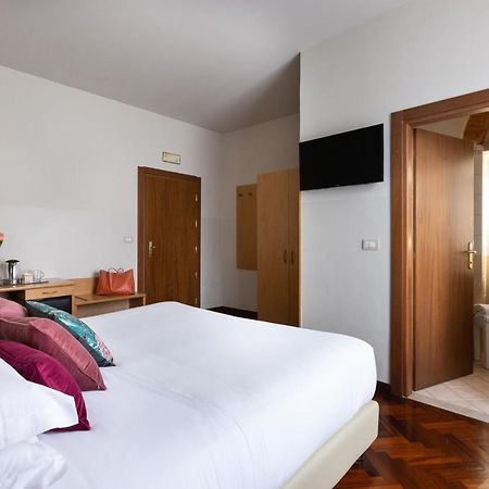 Aramis Deluxe Rooms Флоренция Екстериор снимка