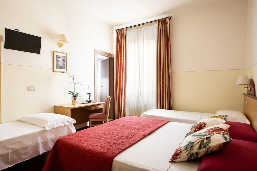 Aramis Deluxe Rooms Флоренция Екстериор снимка