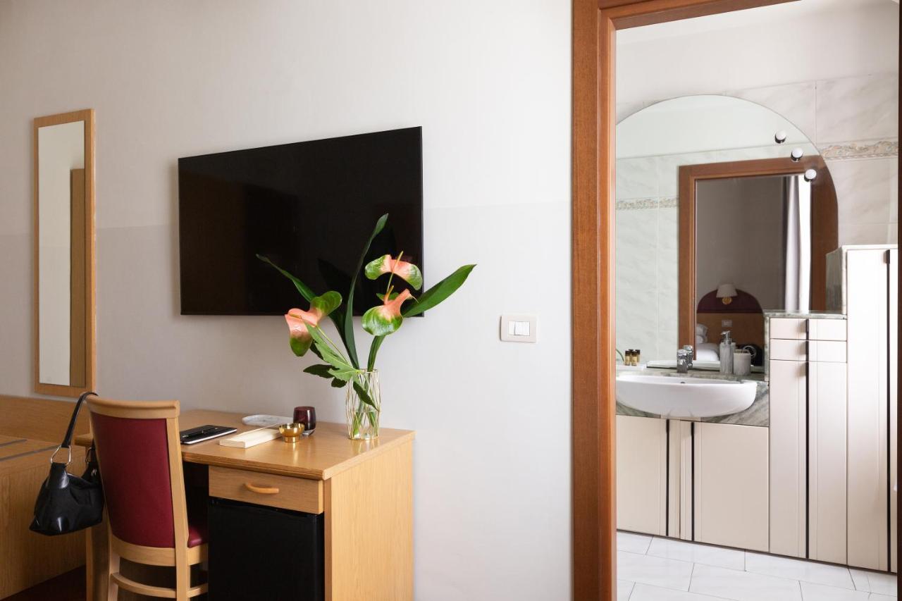 Aramis Deluxe Rooms Флоренция Екстериор снимка