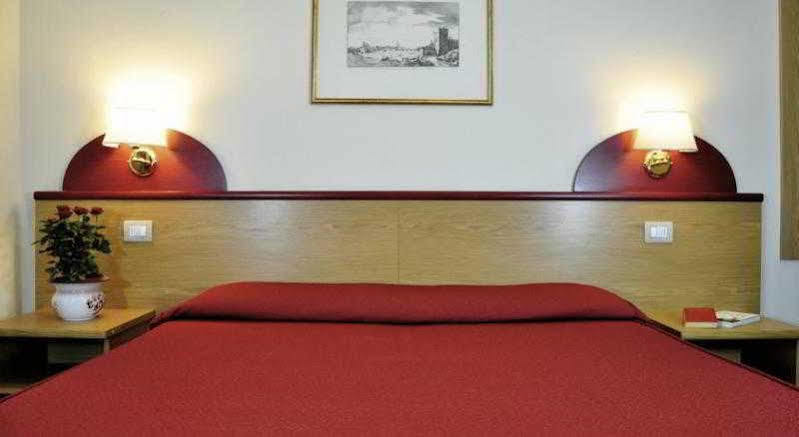 Aramis Deluxe Rooms Флоренция Екстериор снимка